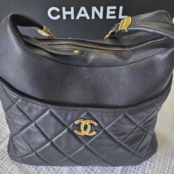 CHANEL Quilted Leather CLOSE TO ME Hobo Bag | Excellent Condition | - Picture 1 of 16